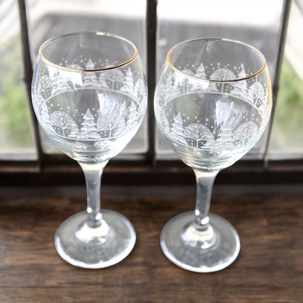 Libbey Vintage Snow Scene Wine Glass Goblets Set of 2 Holiday Theme - Picture 6 of 7